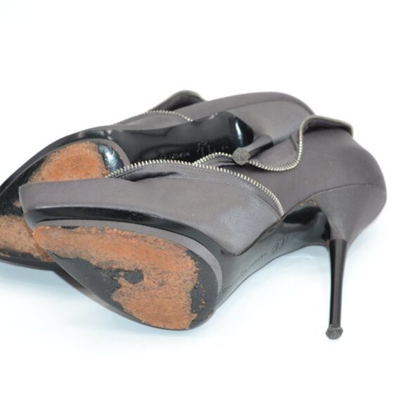 Report Gray Satin Leather & Zipper Ruffle Platform Modern Mod Stilettoes Heels 7 - Picture 11 of 12